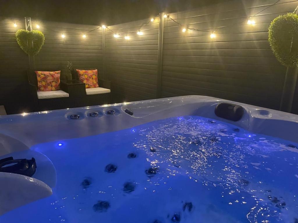 Hot Tub 9 The Fairways Hotel Alnwick Exterior photo
