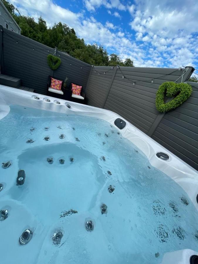 Hot Tub 9 The Fairways Hotel Alnwick Exterior photo