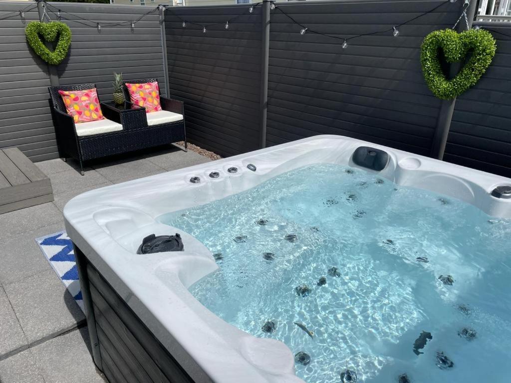 Hot Tub 9 The Fairways Hotel Alnwick Exterior photo